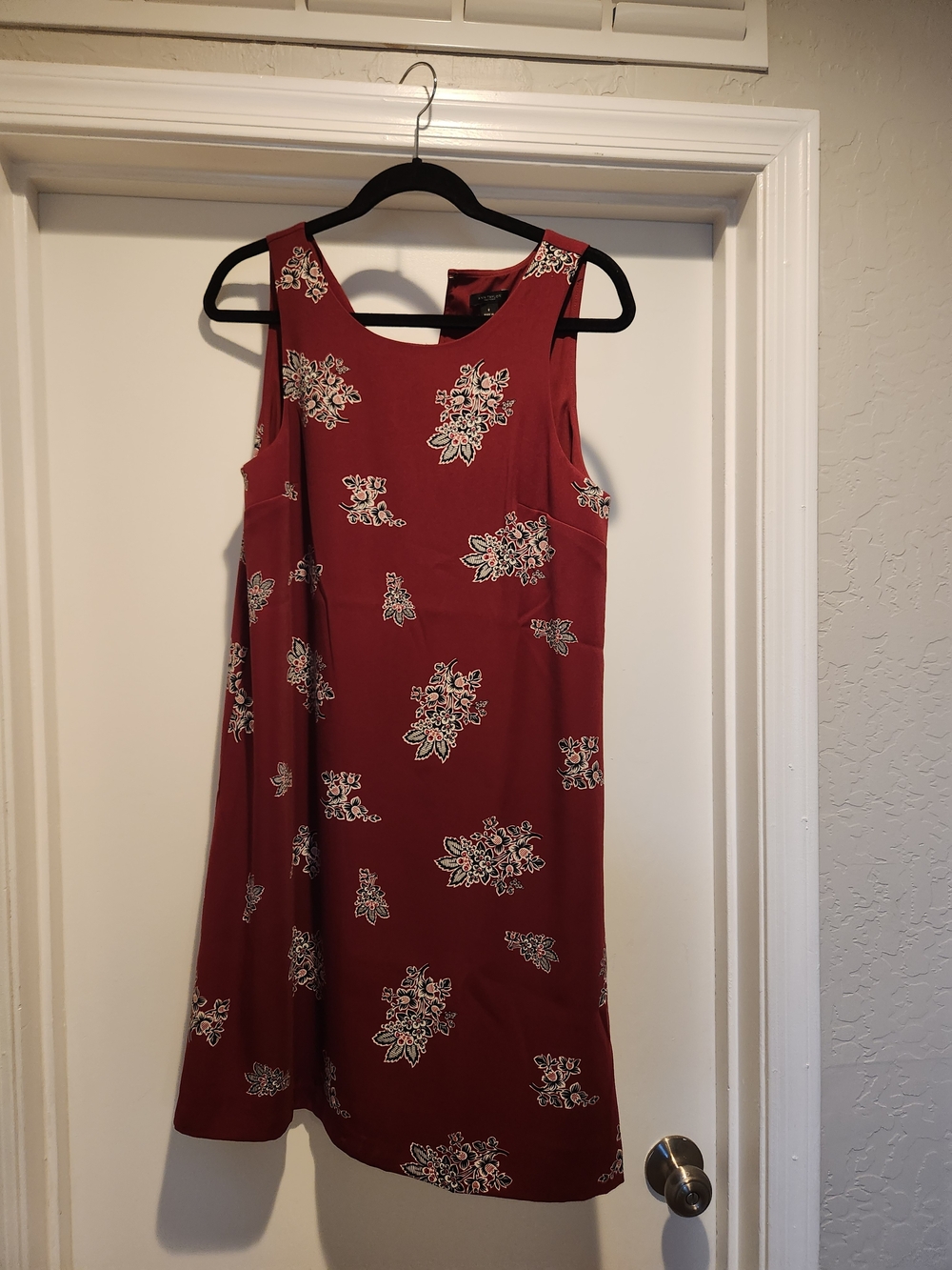 Sleeveless Floral Shift Dress in Burgundy